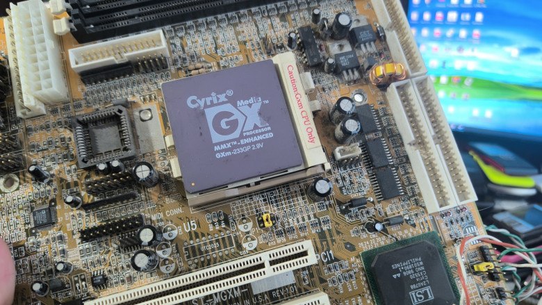 Cyrix MediaGX: процессор, в который уместили почти весь компьютер